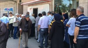 Emekli krediye mahkum oldu Emekli krediye mahkum oldu